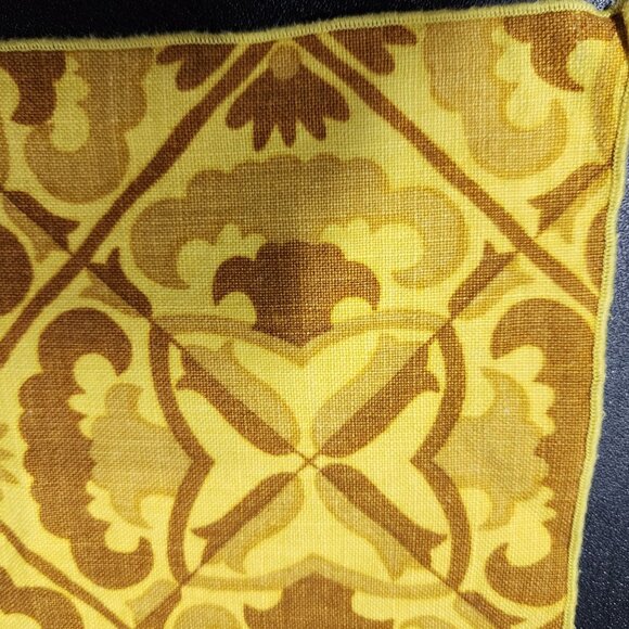 1970s Groovy Gold and Yellow Linen Napkin Floral Tulips VTG 15" Square - Picture 3 of 3